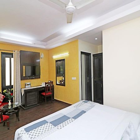 Отель Oyo 13451 Star Corporate Avenue Нью-Дели Экстерьер фото