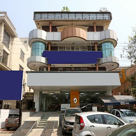 Отель Oyo 13451 Star Corporate Avenue Нью-Дели Экстерьер фото