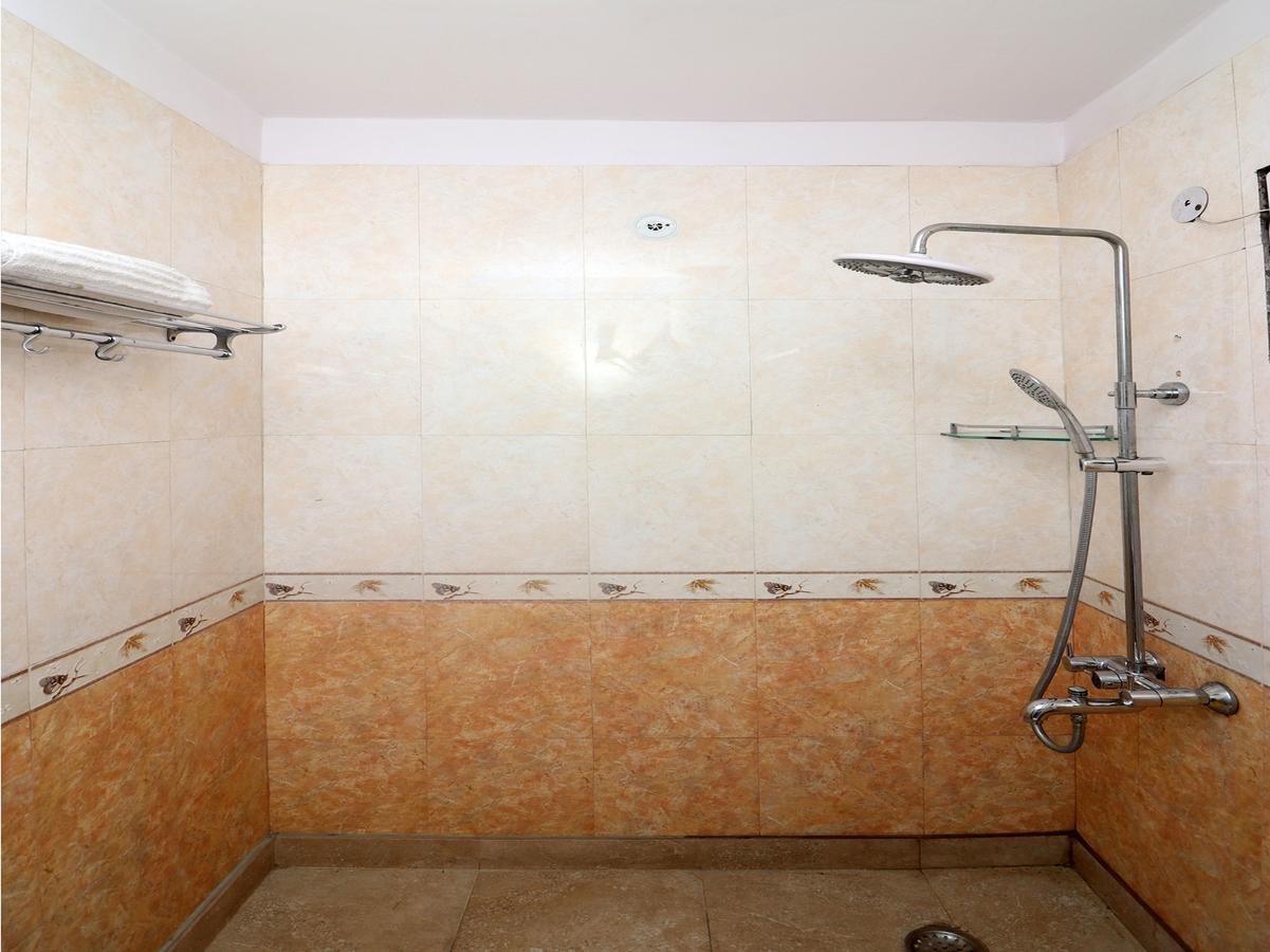Отель Oyo 13451 Star Corporate Avenue Нью-Дели Экстерьер фото