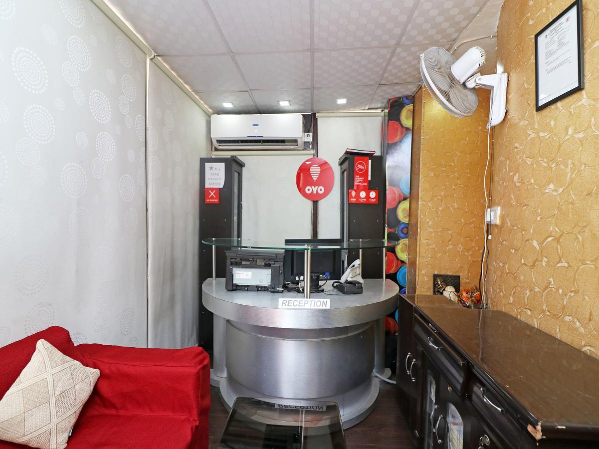 Отель Oyo 13451 Star Corporate Avenue Нью-Дели Экстерьер фото